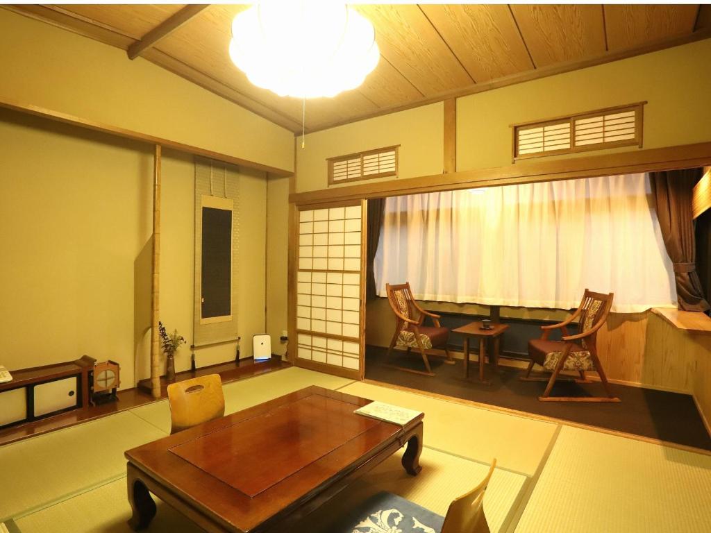 Posezení v ubytování 野沢温泉　奈良屋旅館