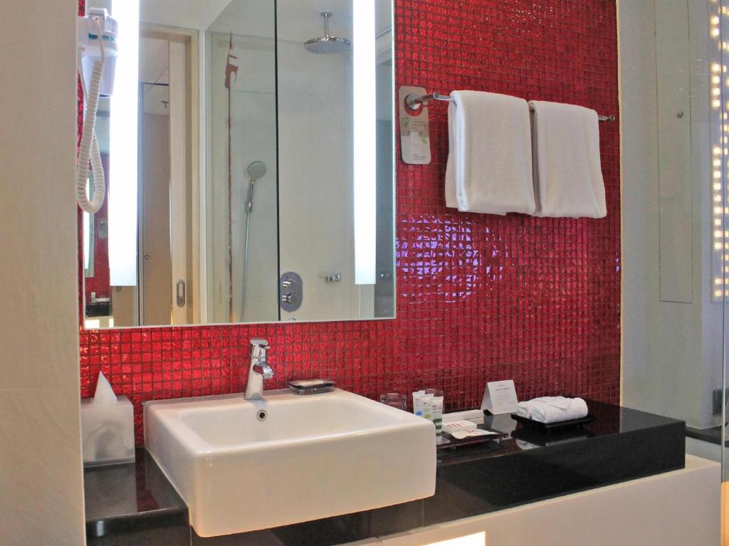 Koupelna v ubytování Mercure Jakarta Simatupang
