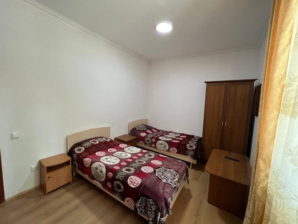 Postel nebo postele na pokoji v ubytování Гостевой дом Акварель 阿克瓦雷爾旅館 Guest house Akvarel 게스트하우스 아크바렐