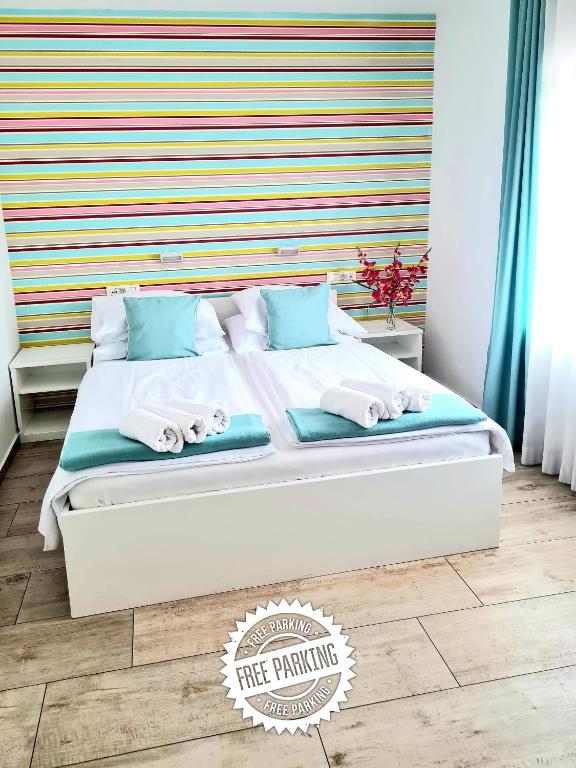 Postel nebo postele na pokoji v ubytování AZUR ROOMS LJUBLJANA