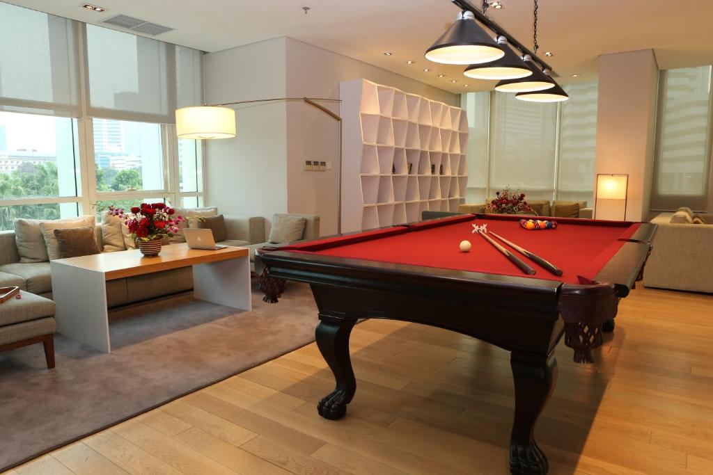Biliár nebo kulečník v ubytování Fraser Residence Sudirman Jakarta