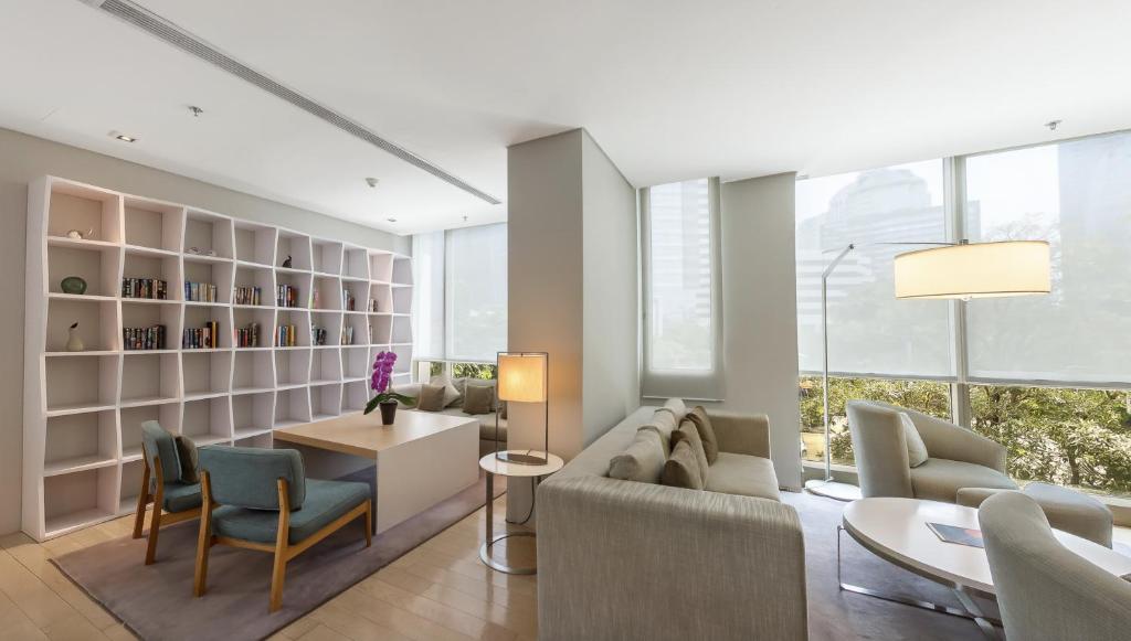 Posezení v ubytování Fraser Residence Sudirman Jakarta