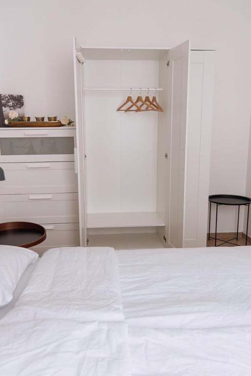 Posteľ alebo postele v izbe v ubytovaní A 211, apartments in the heart of the Jewish quarter