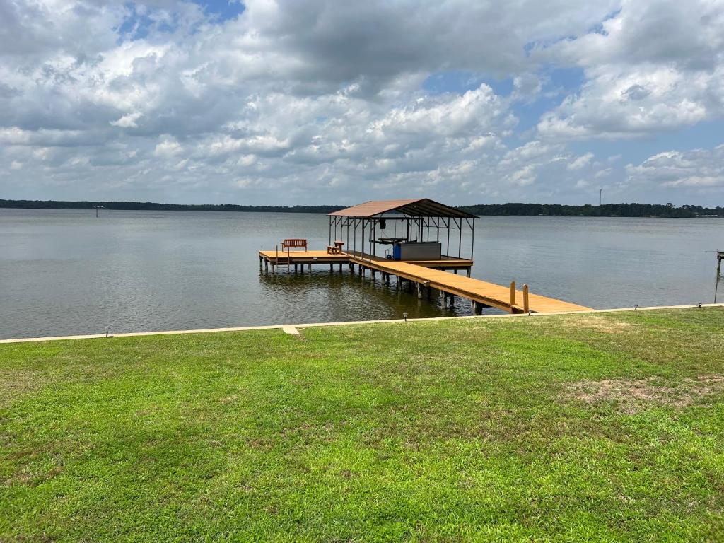 Lakefront Oasis with Private Boat Dock on Lake Palestine, Coffee City