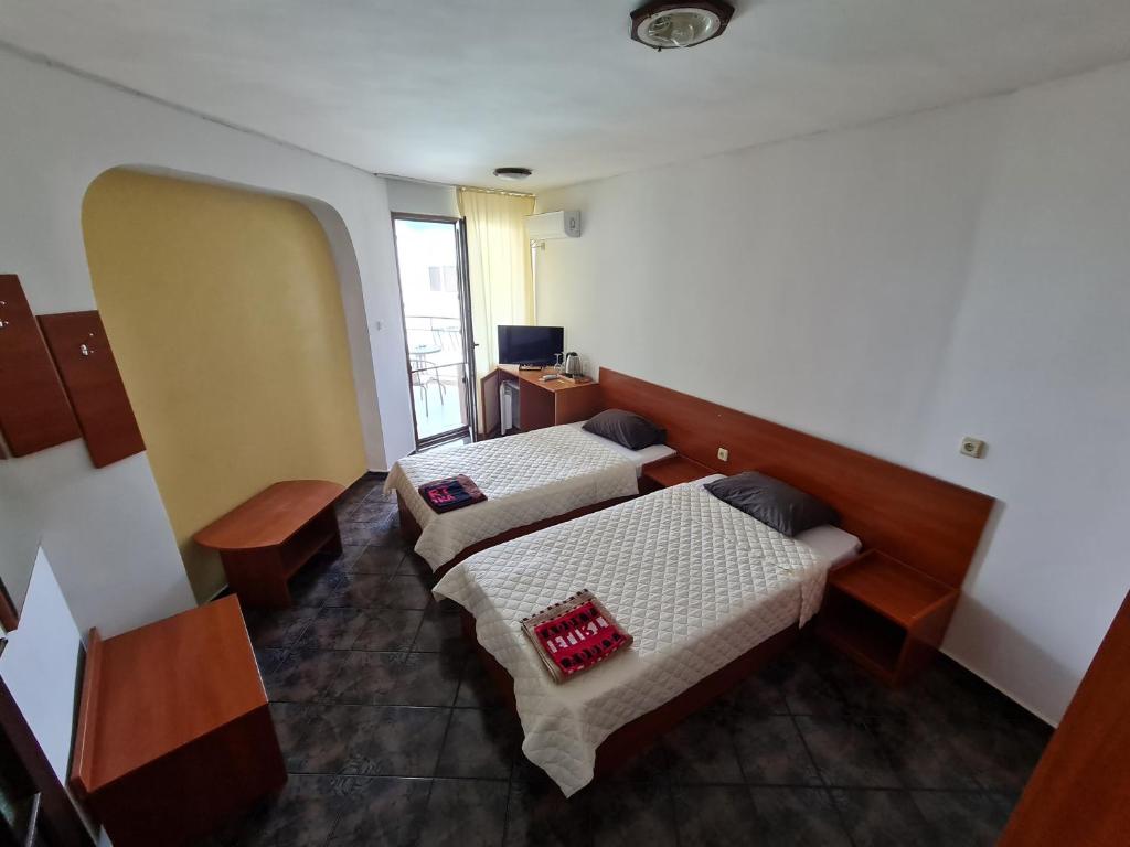 Double or Twin Room with Sea View