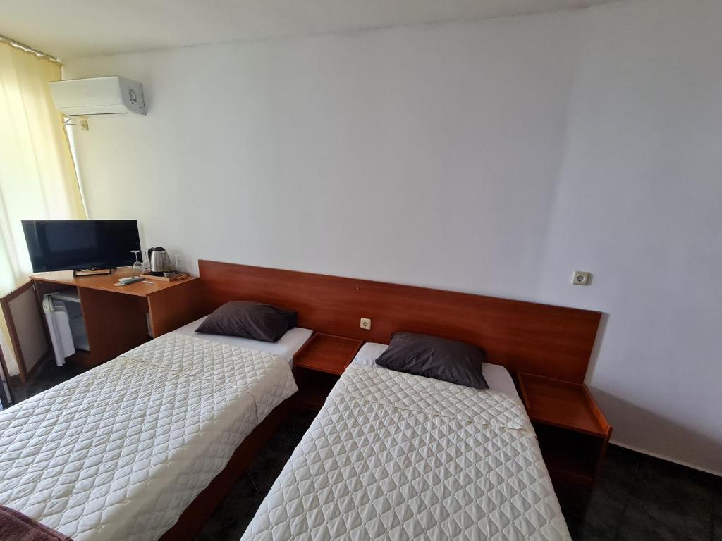 Double or Twin Room with Sea View