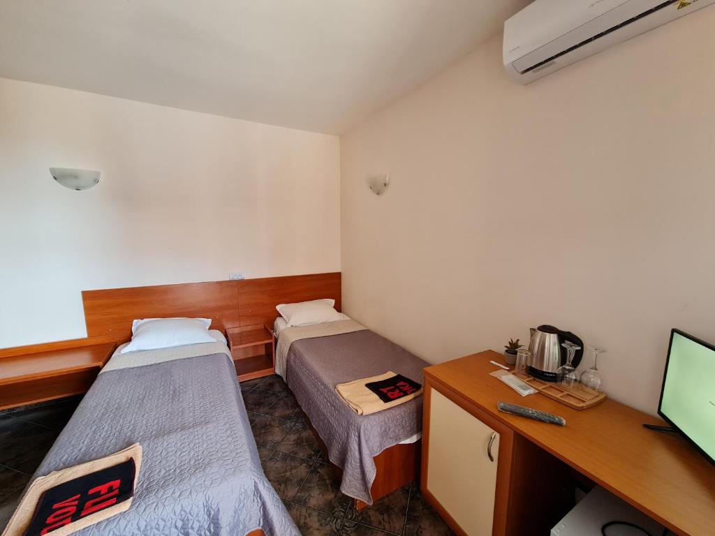 Double or Twin Room with Sea View