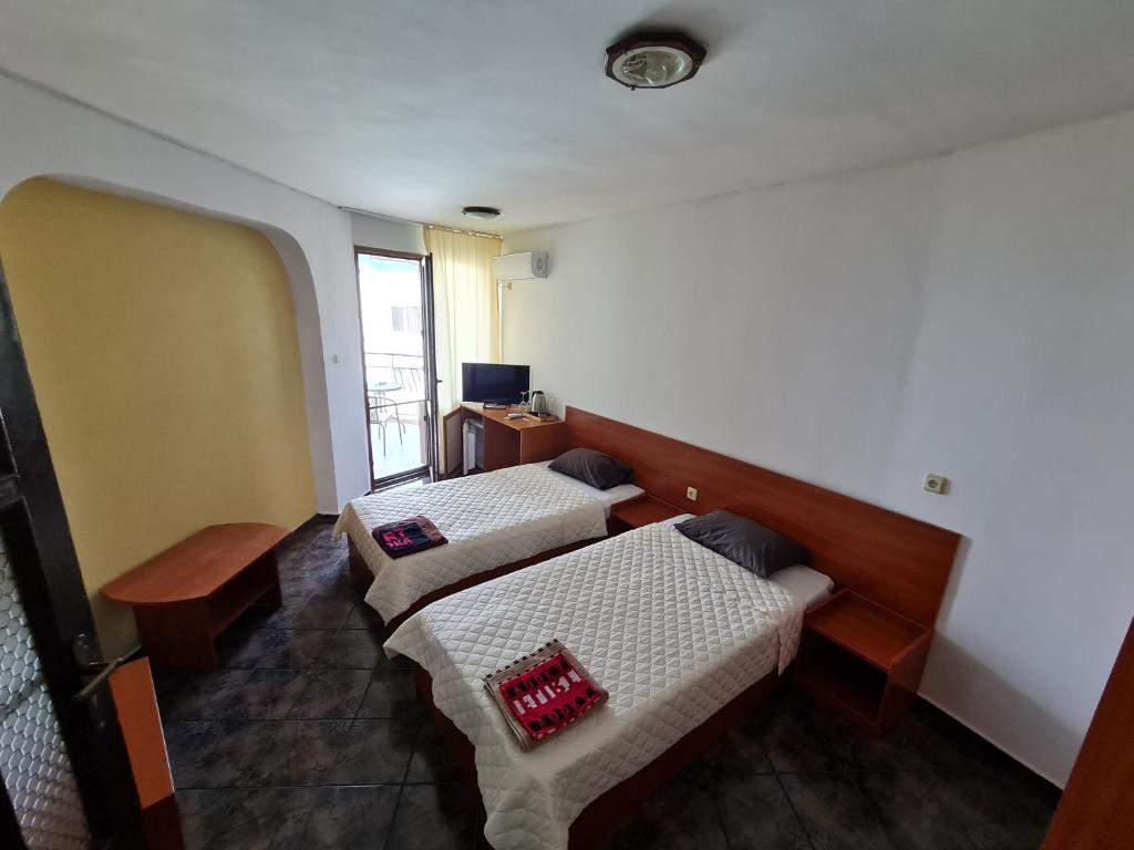Double or Twin Room with Sea View