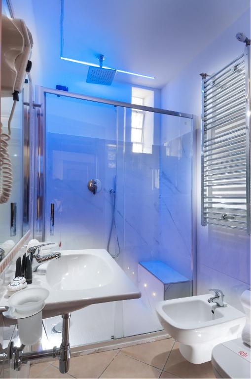 Koupelna v ubytování Hotel Lido