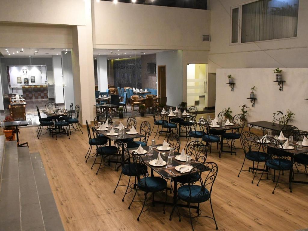 Restaurace v ubytování Amarpreet, Chhatrapati Sambhajinagar - AM Hotel Kollection