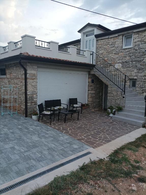 Budova, v ktorej sa apartmán nachádza