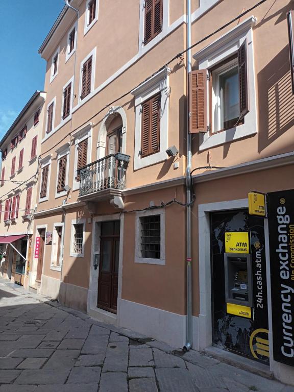 Budova, kde se apartmán nachází