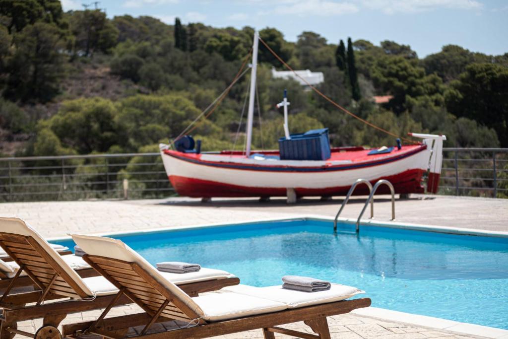 Bazén v ubytování Aphaia Villa & Residences Aegina nebo v jeho okolí