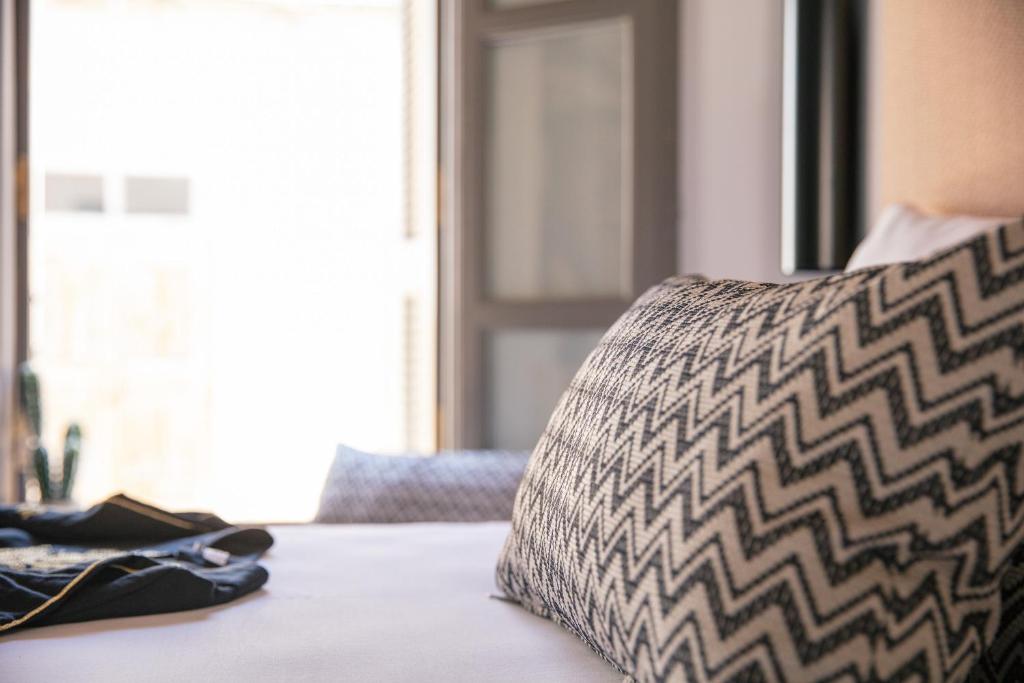 Postel nebo postele na pokoji v ubytování Gateway Suites