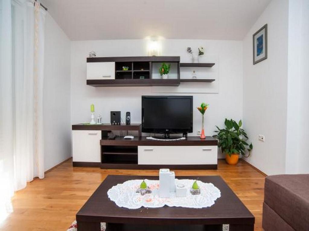 Televízia a/alebo spoločenská miestnosť v ubytovaní Apartment Spalato