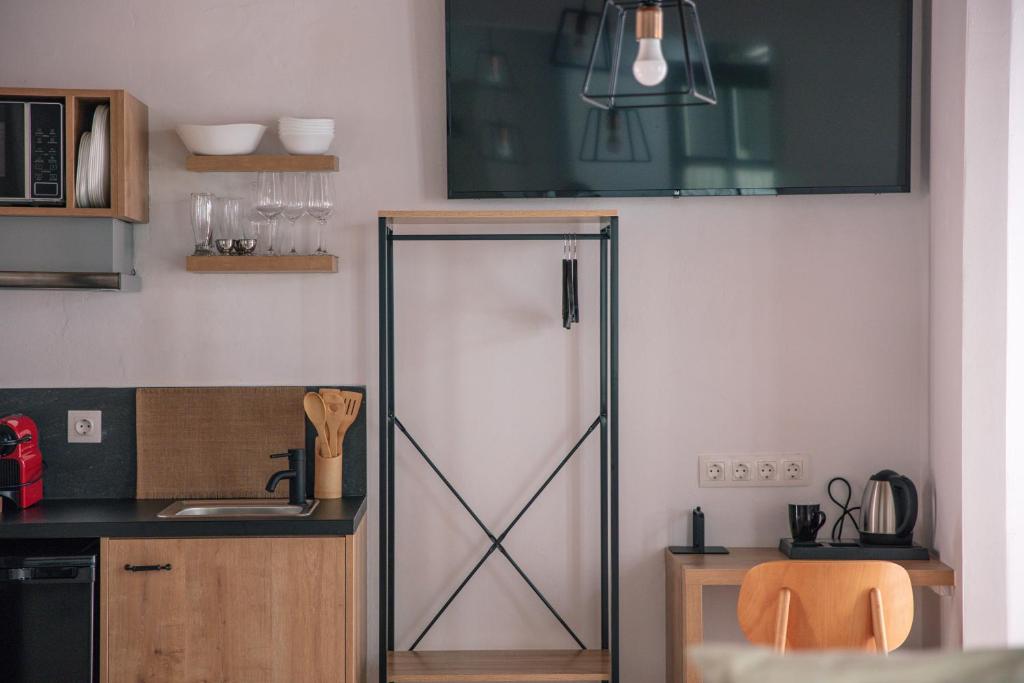 Kuchyň nebo kuchyňský kout v ubytování Gateway Suites
