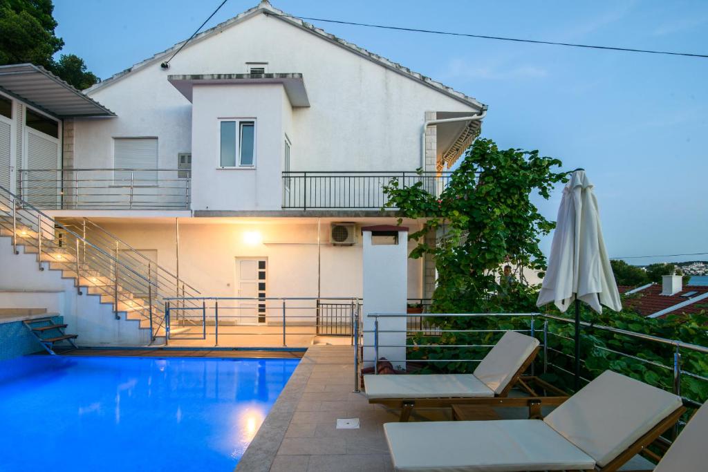 Bazén v ubytovaní Apartments Mastelic alebo v jeho blízkosti