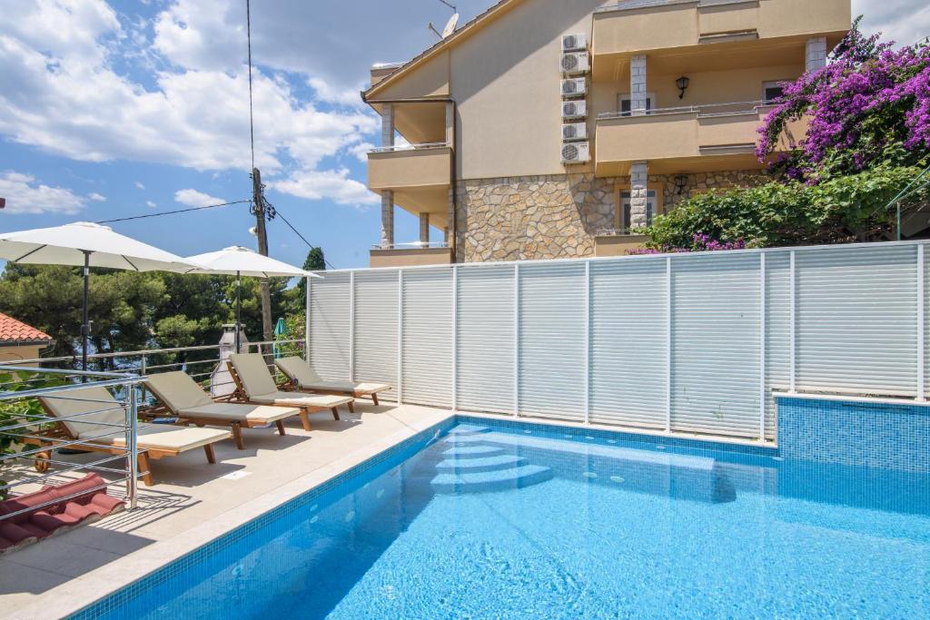 Bazén v ubytovaní Apartments Mastelic alebo v jeho blízkosti