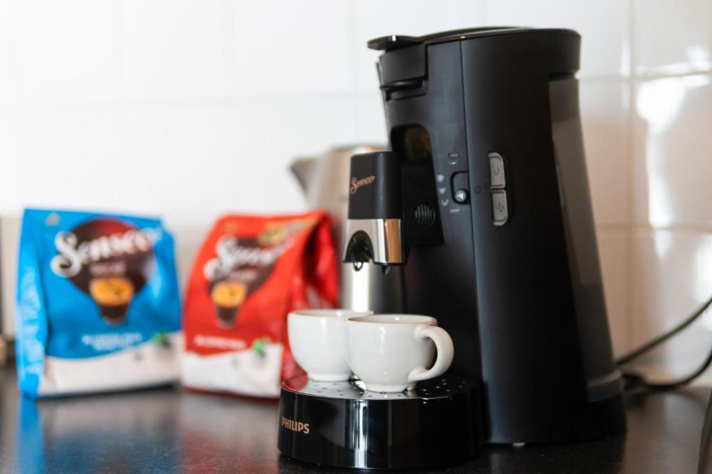 a coffee maker with two cups on a counter at City apartment 3 BEDROOM, KITCHEN, WIFI, WORKSPACE, COFFEE, Central in Hasselt