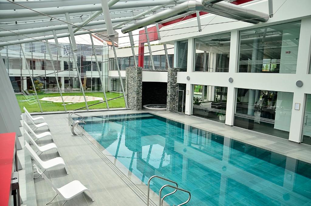 Bazén v ubytování Uva Nestum Wine & SPA nebo v jeho okolí