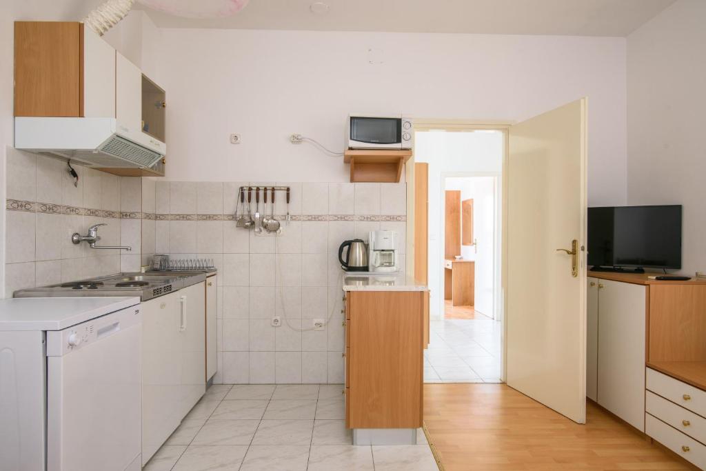 Kuchyňa alebo kuchynka v ubytovaní Apartments Mastelic
