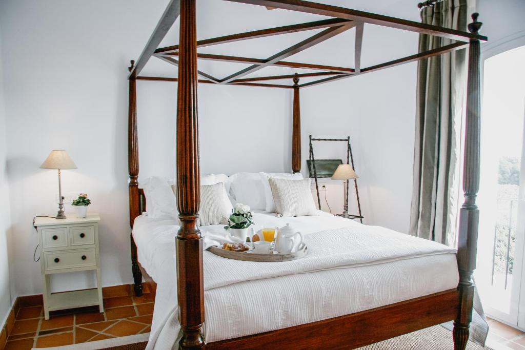 Postel nebo postele na pokoji v ubytování B Bou Hotel Cortijo Bravo