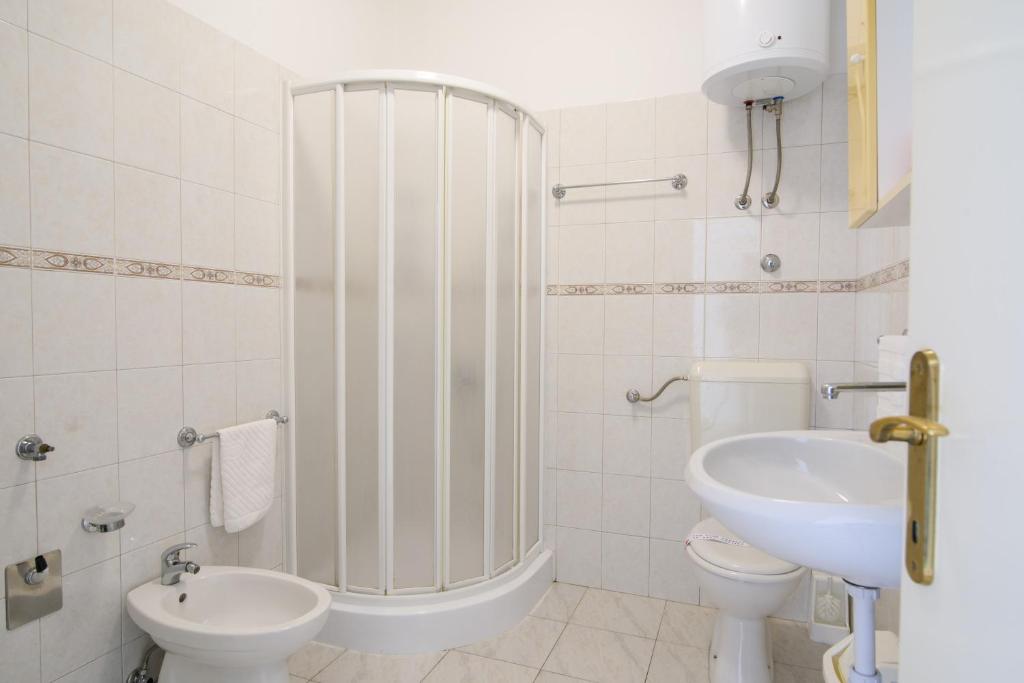 Kúpeľňa v ubytovaní Apartments Mastelic