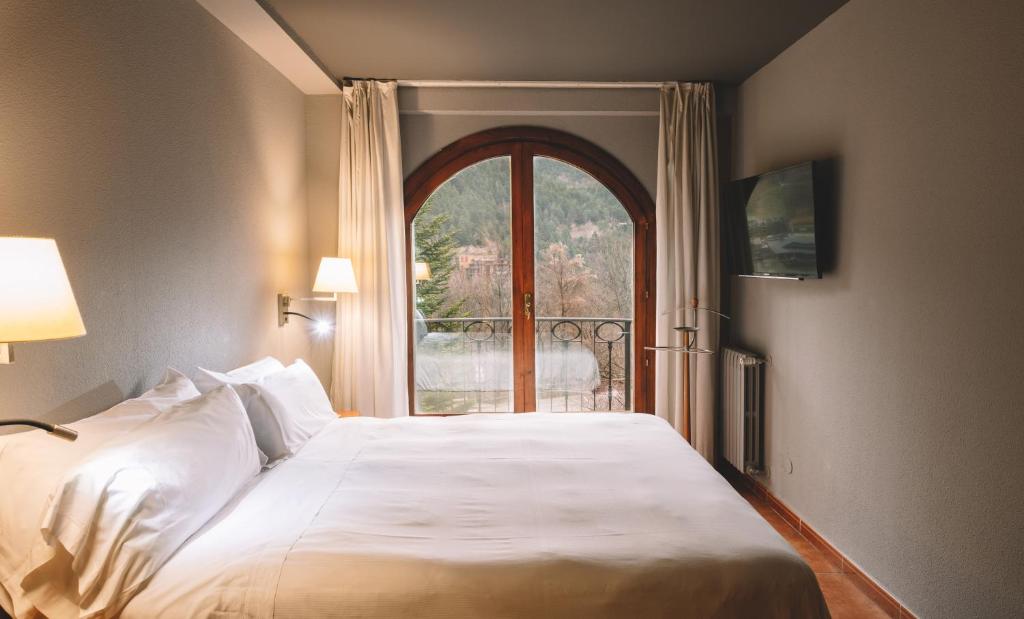 Postel nebo postele na pokoji v ubytování Abba Xalet Suites Hotel