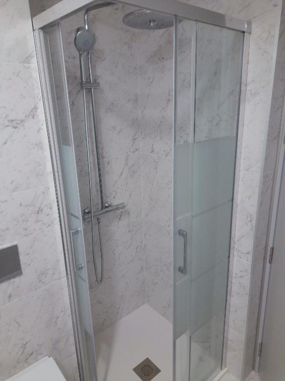 White Design Apartment - 15