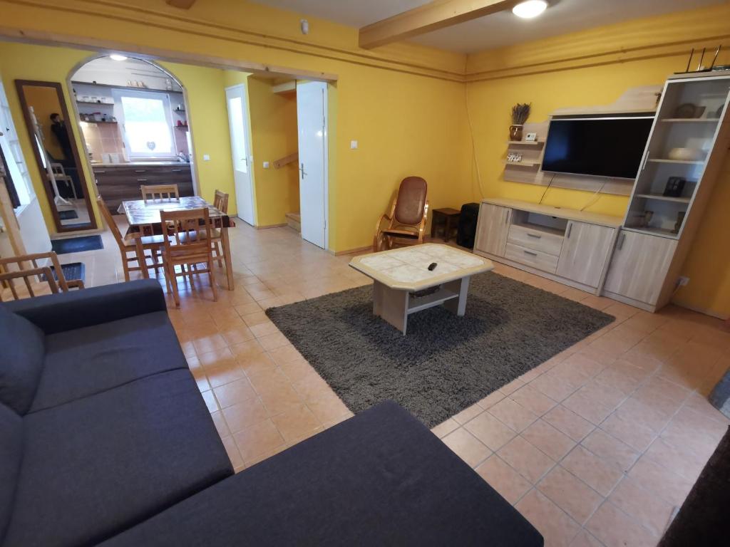 Elbújtat-Lak Vendégház Gyopárosfürdő - Maison De Deux Chambres