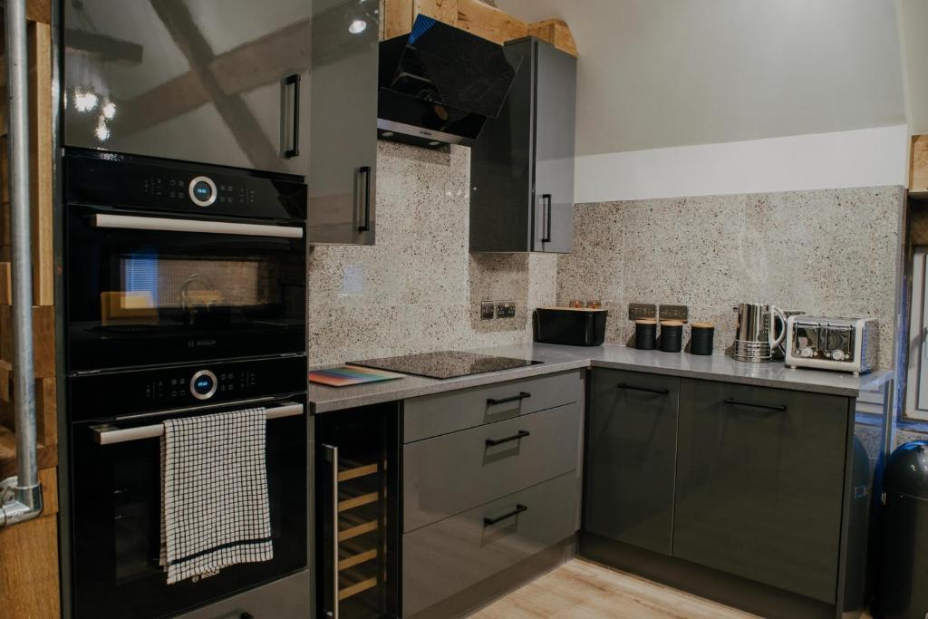 Urban Lofts - One-Bedroom Apartment