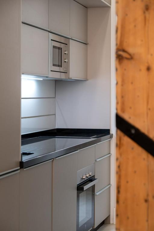 Kuchyňa alebo kuchynka v ubytovaní INMálaga Santos Suites 1