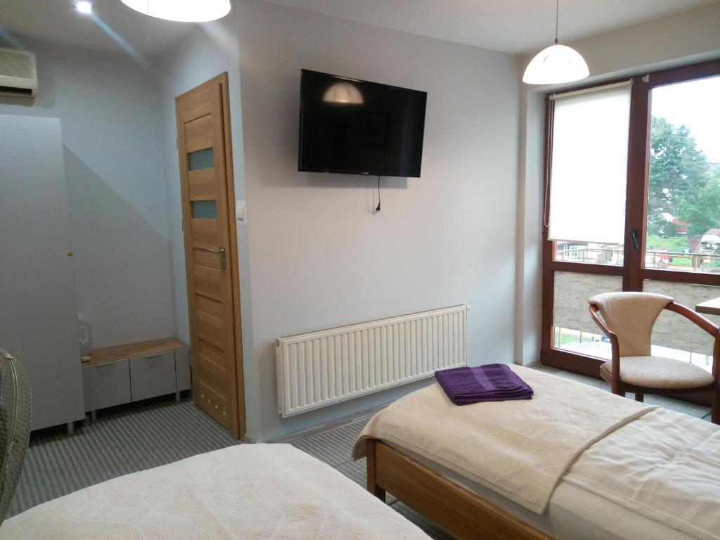 Pokoje-Gorlice-Zawodzie - Chambre Double De Luxe Avec Balcon