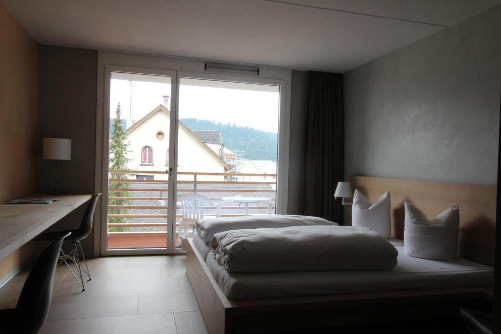Letto o letti in una camera di Hotel des Alpes