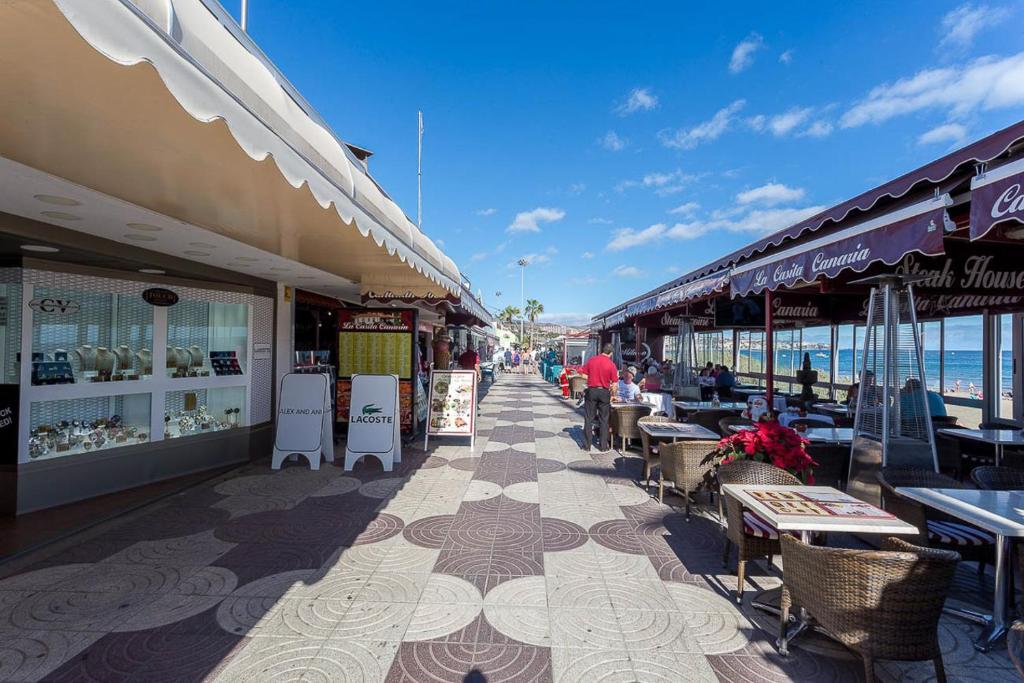 Restauracja lub miejsce do jedzenia w obiekcie Flatguest Villa Yaiza