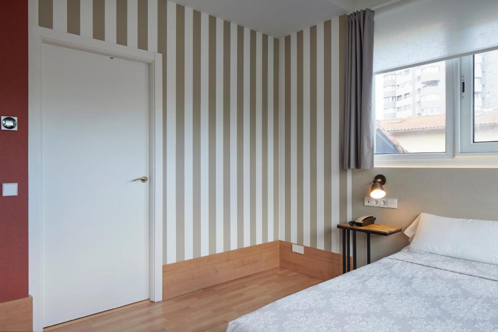 Posteľ alebo postele v izbe v ubytovaní Hotel Berri Versalles