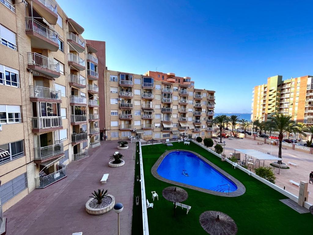 Bazén v ubytování Myflats Deluxe Seafront nebo v jeho okolí