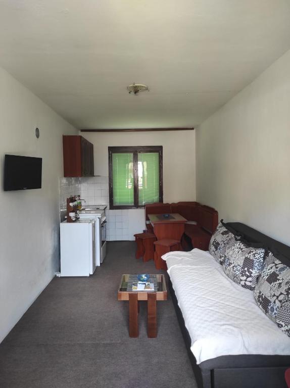 Kuchyň nebo kuchyňský kout v ubytování Apartmani Vila Šljukić