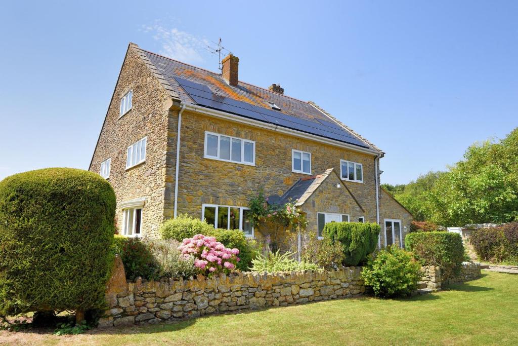 Manor Lodge, Burton Bradstock (updated prices 2024)
