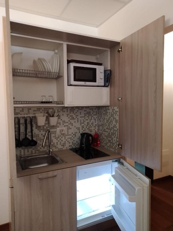 A kitchen or kitchenette at Ego' Residence Ferrara