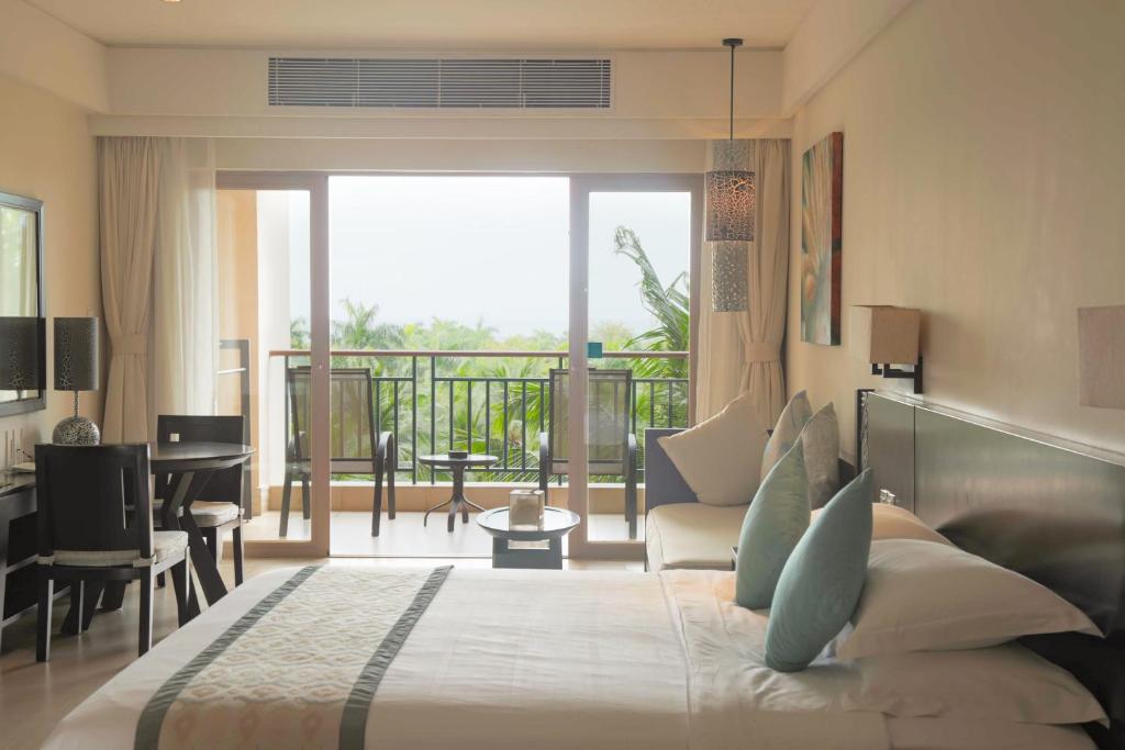Howard Johnson Resort Sanya Bay - 庭と海の景色を望むキングルーム
