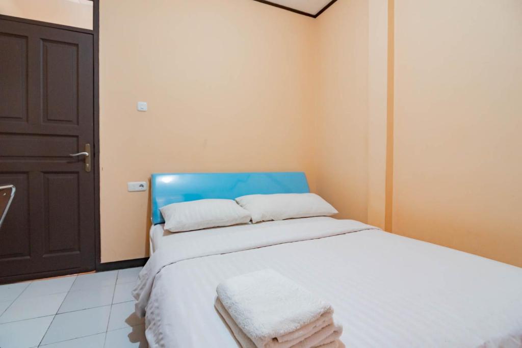 Shofy Guest House Mitra RedDoorz - Standard Double Room