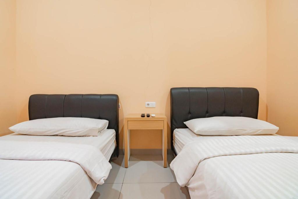 Shofy Guest House Mitra RedDoorz - Twin Room