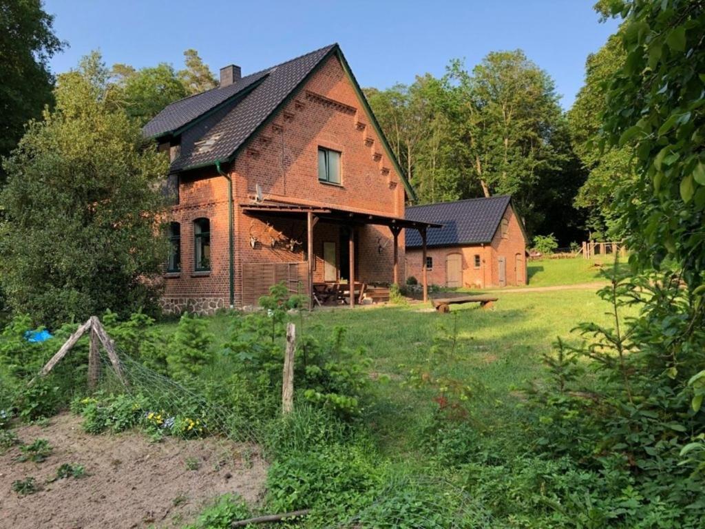 an old brick house in the middle of a field at Forsthof Waldblick Karow in Karow