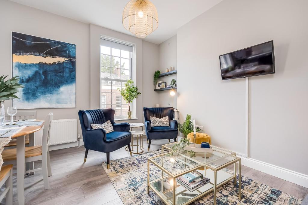 a living room with two chairs and a table at Central Belfast Apartments: Botanic in Belfast