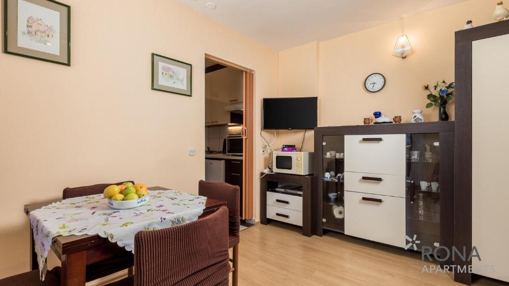 Kuchnia lub aneks kuchenny w obiekcie Rona apartment Zdenka