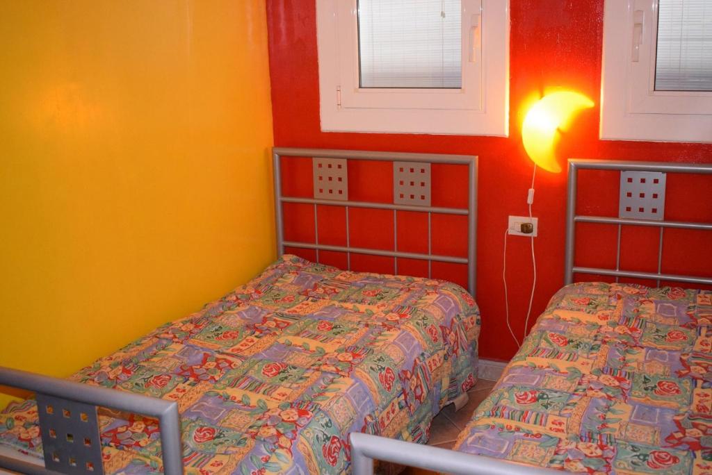 A bed or beds in a room at 395-casa canal 4 dormitorios