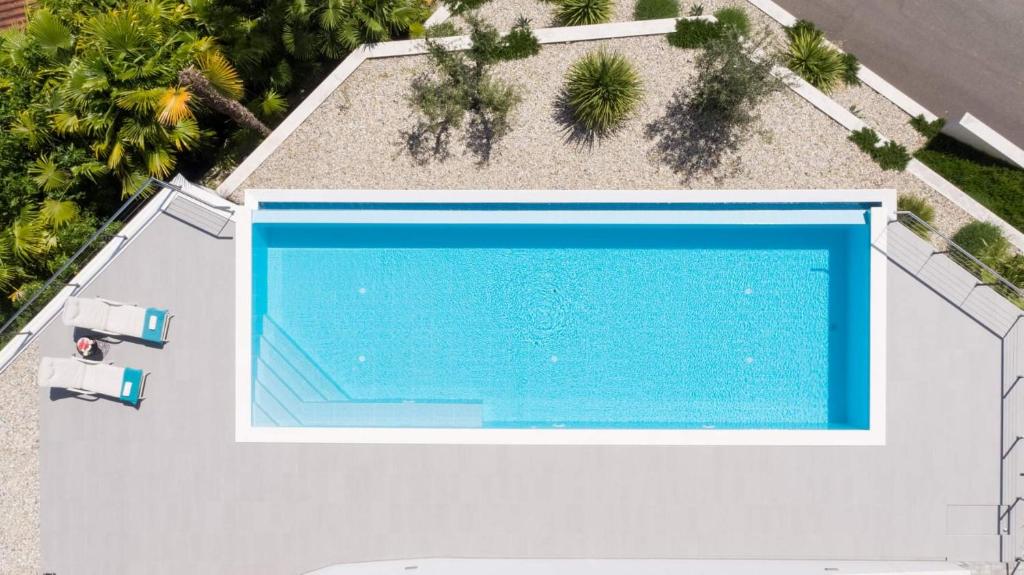Bazén v ubytovaní Apartments Villa Zara alebo v jeho blízkosti