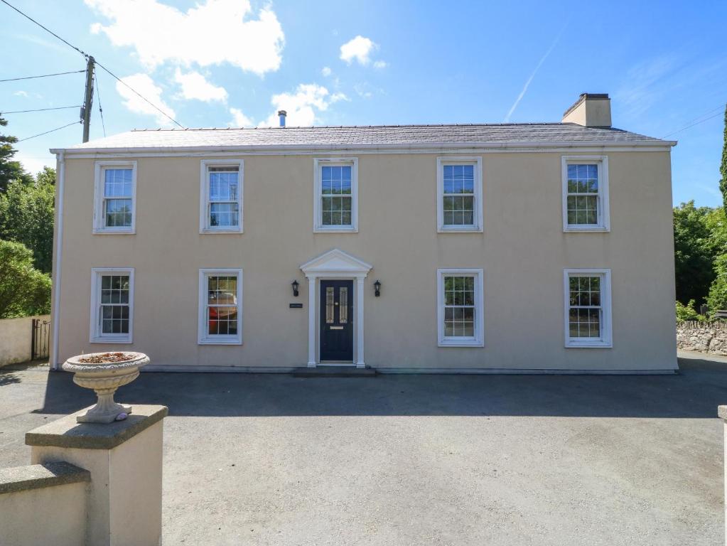 Llechog, Amlwch (updated prices 2024)