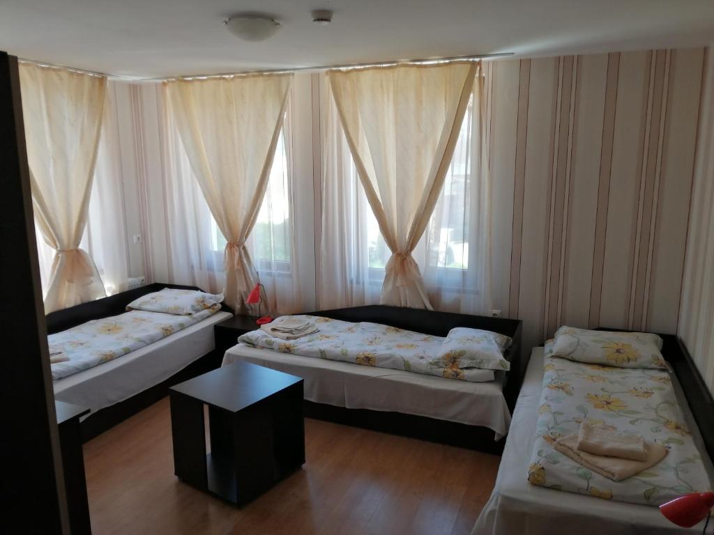 Postel nebo postele na pokoji v ubytování Guest House Tsenovi